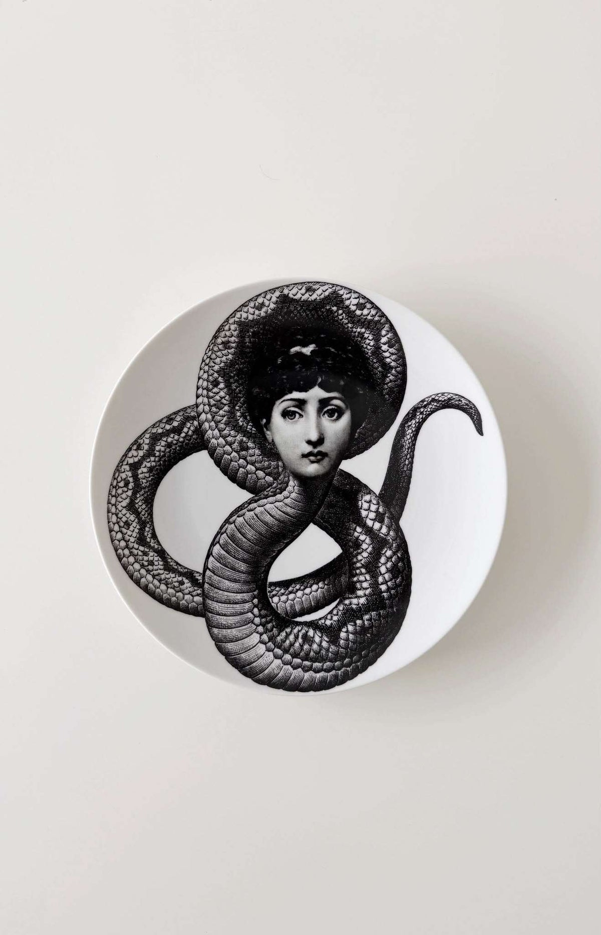 Piero Fornasetti, “Tema e Variazioni” plate no. 220