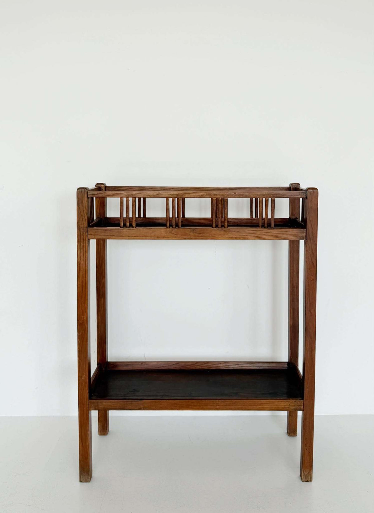 Solid wood Arts & Crafts étagère / plant stand, early 20th century