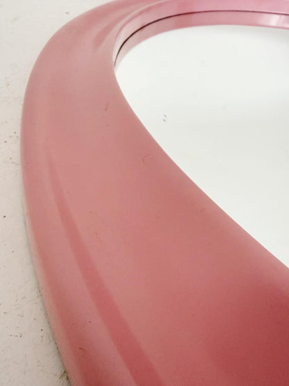 specchio rotondo con cornice dipinta di rosa