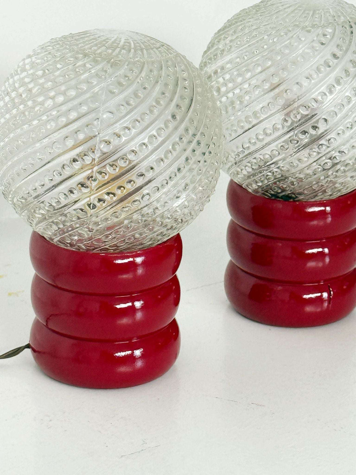Pair of Space Age table lamps in red lacquered wood and glass, 1970s