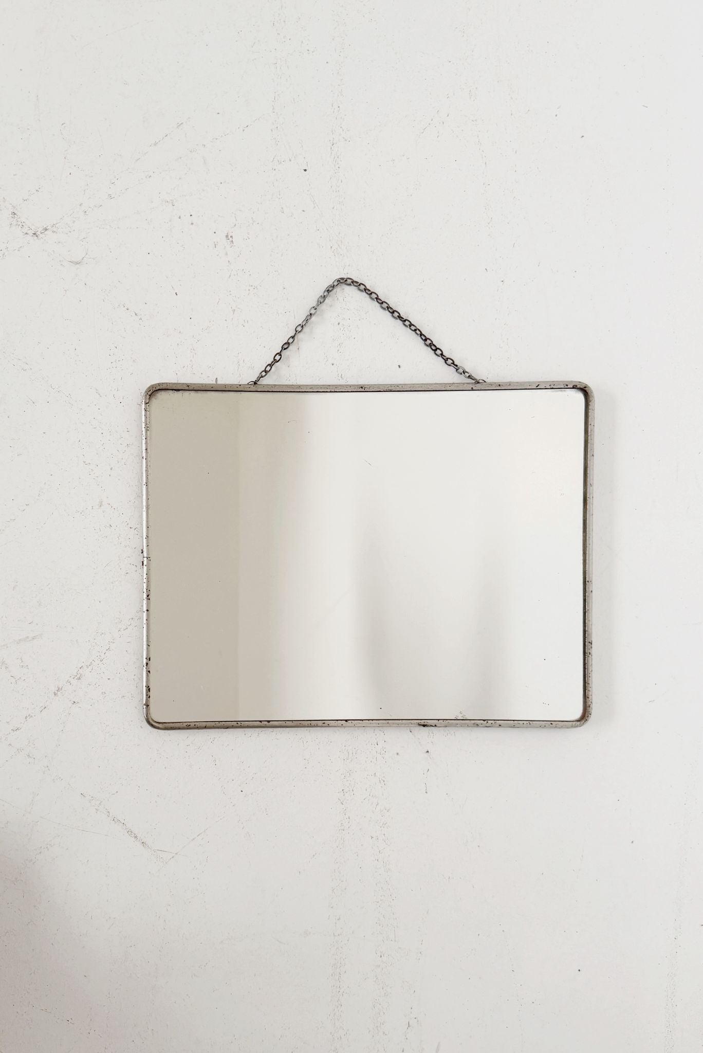 Specchio rettangolare con cornice in metallo