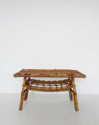 Tavolino in bambù e rattan intrecciato, anni ’60/’70