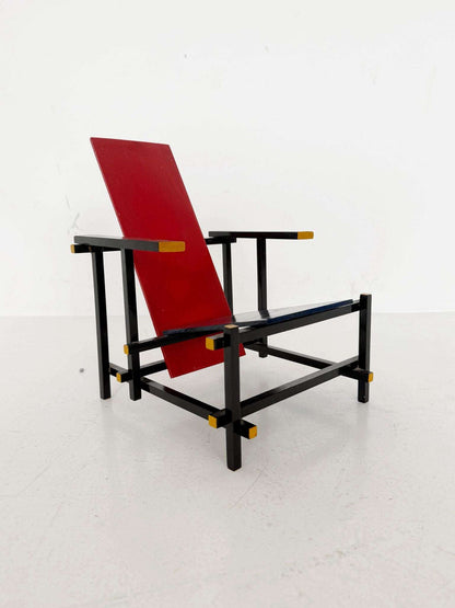 Red and Blue Chair Miniature – Gerrit Thomas Rietveld