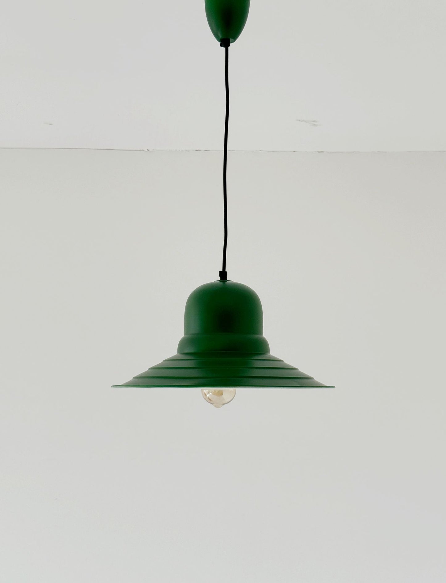 Lampada a sospensione in metallo laccato verde, anni '70