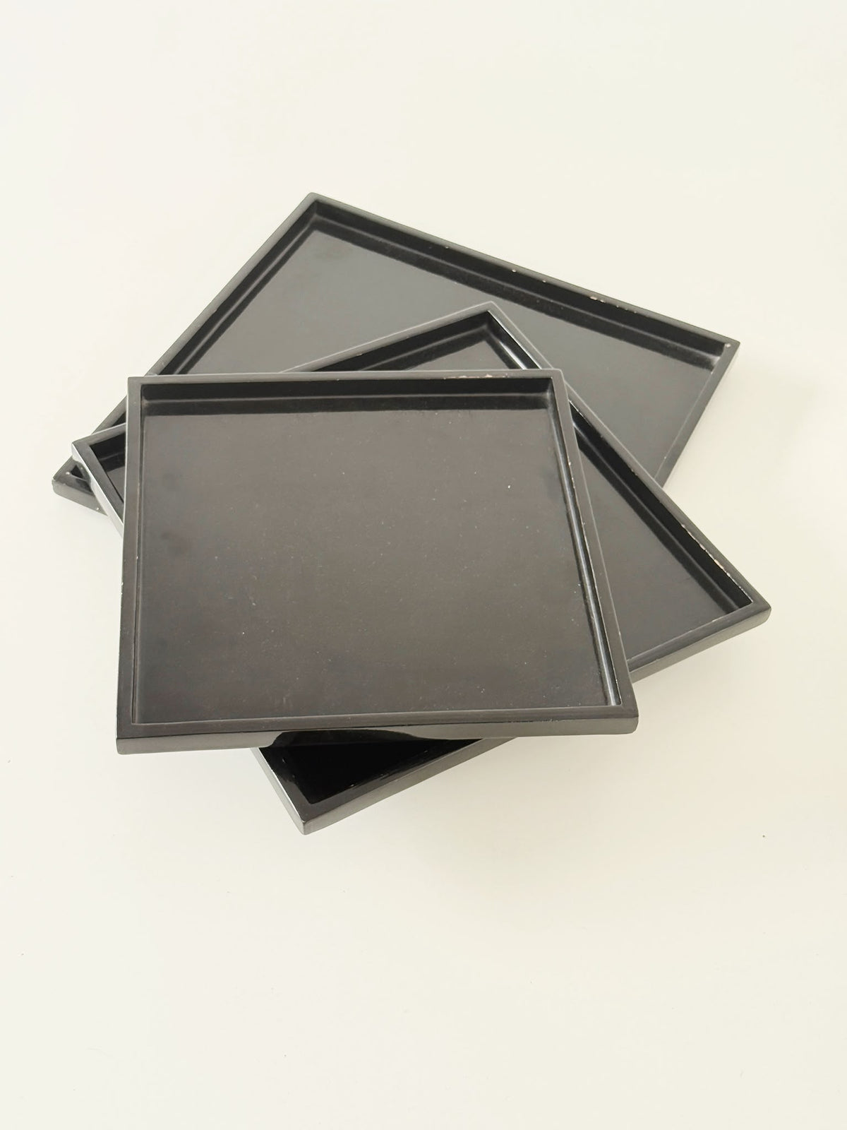 Set of three black lacquered rectangular trays – Galleria Nuova, Milan