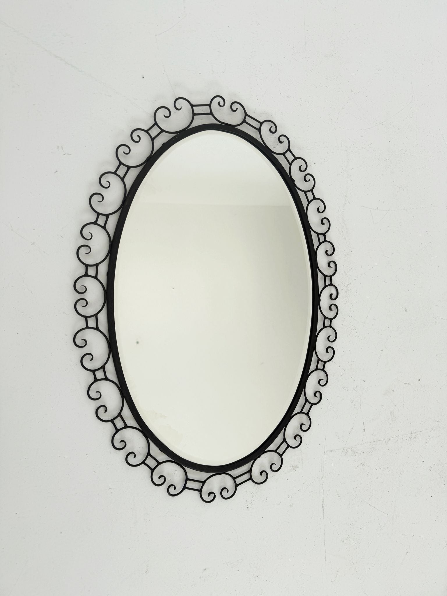 Specchio ovale in ferro battuto - Anni '60