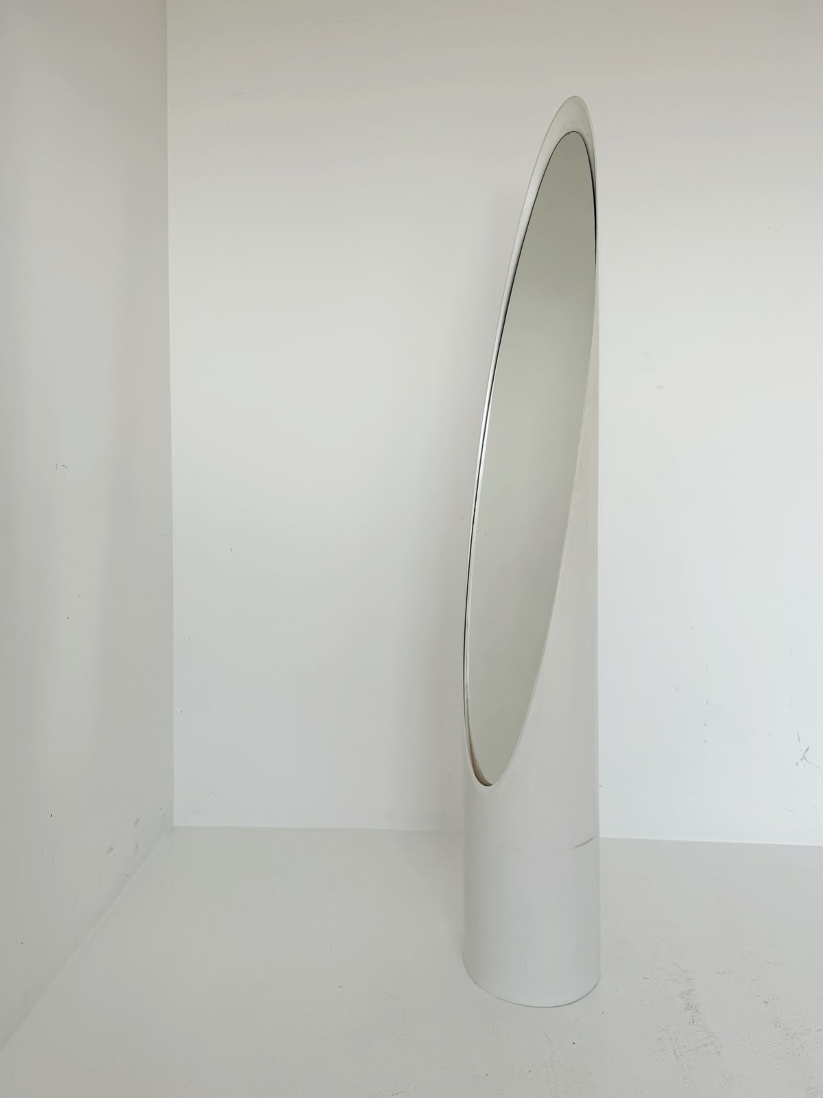 “Unghia” floor mirror, Italy, 1970s