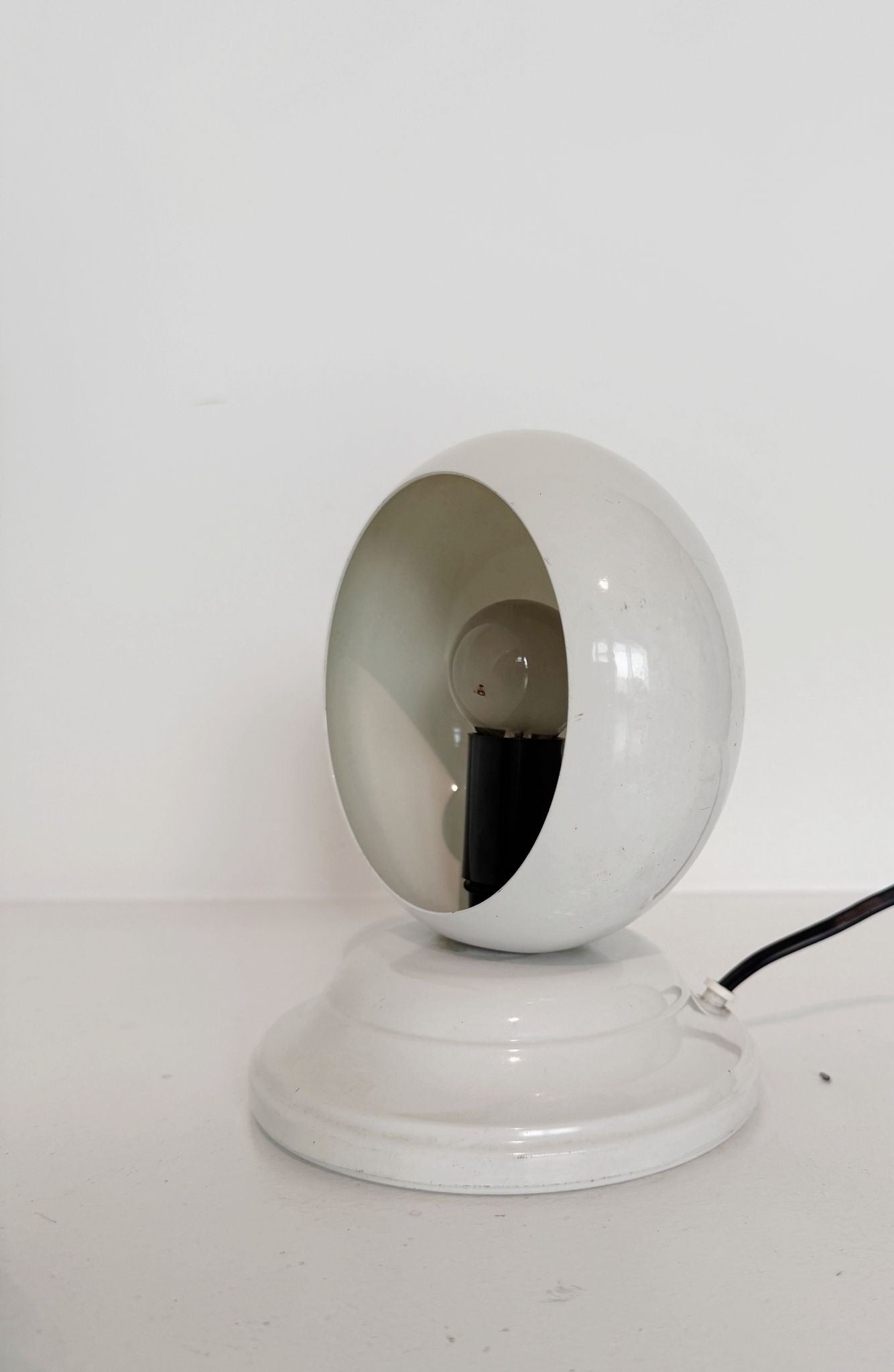 Piccola lampada da tavolo