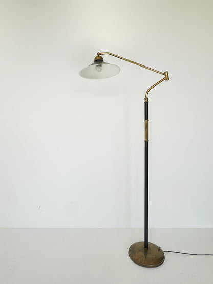Bridge floor lamp