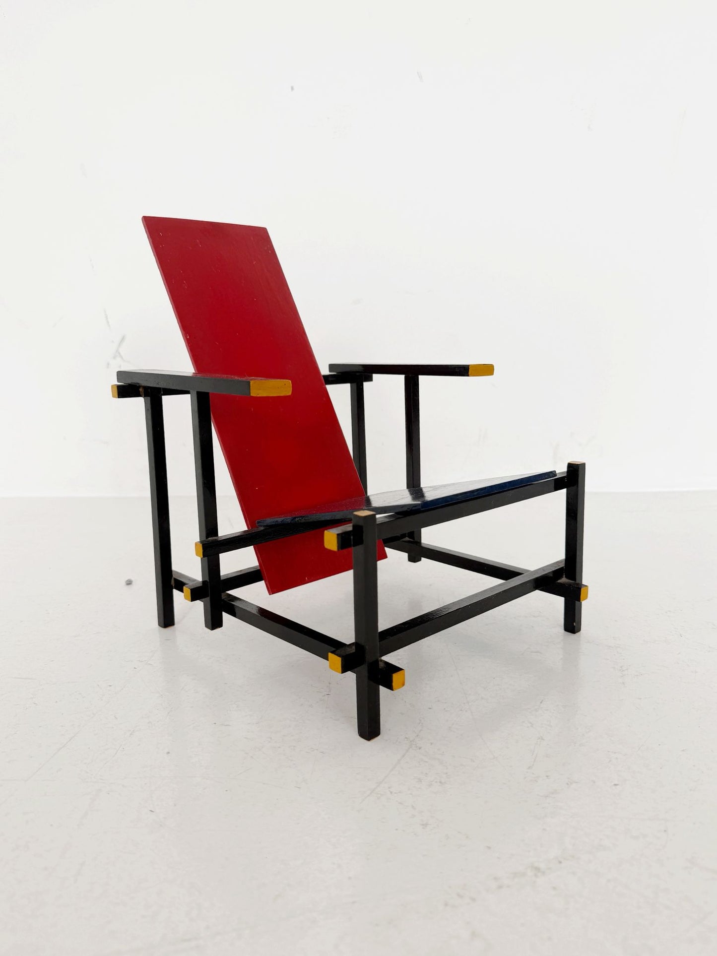 Modellino Red and Blue Chair – Gerrit Thomas Rietveld