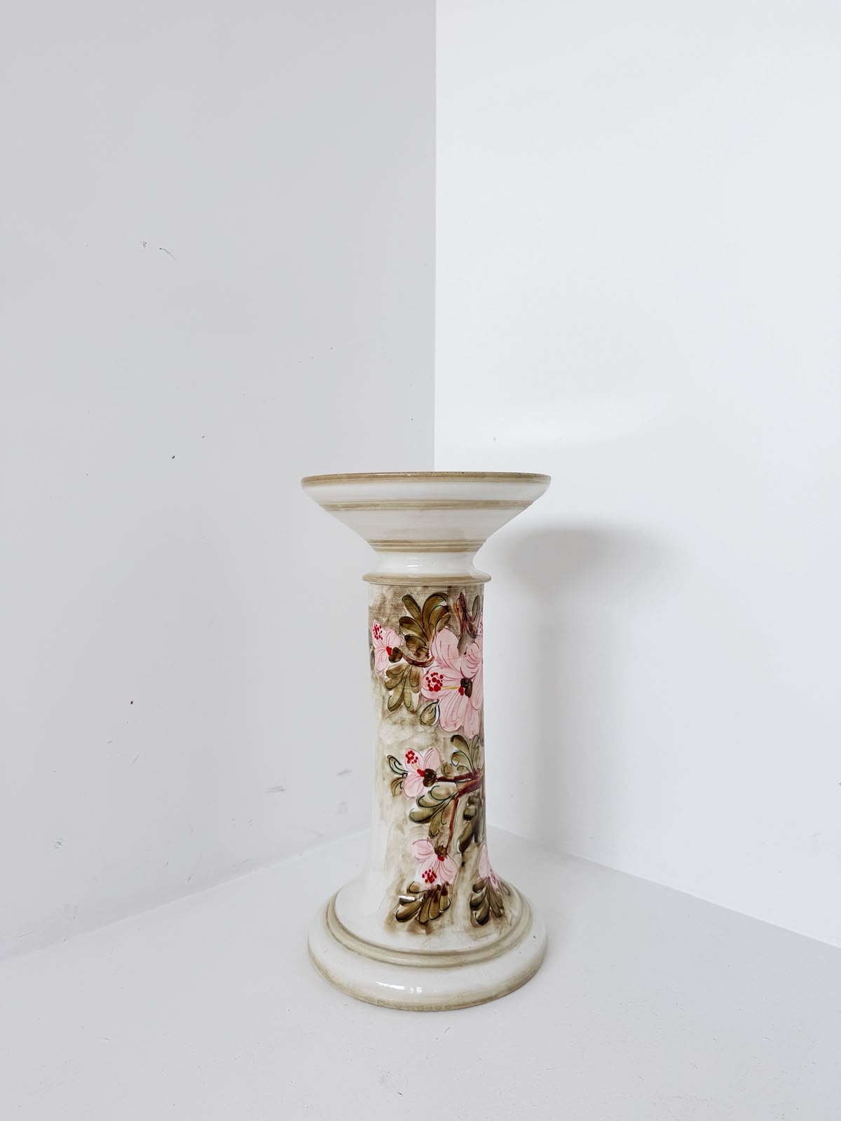 Supporto per piante in ceramica dipinto a mano