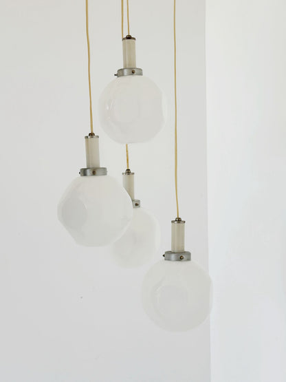 Lampadario a quattro luci in vetro opalino bianco, anni '70