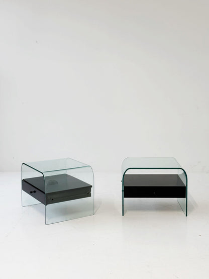Coppia di tavolini in vetro curvato con cassettiera nera