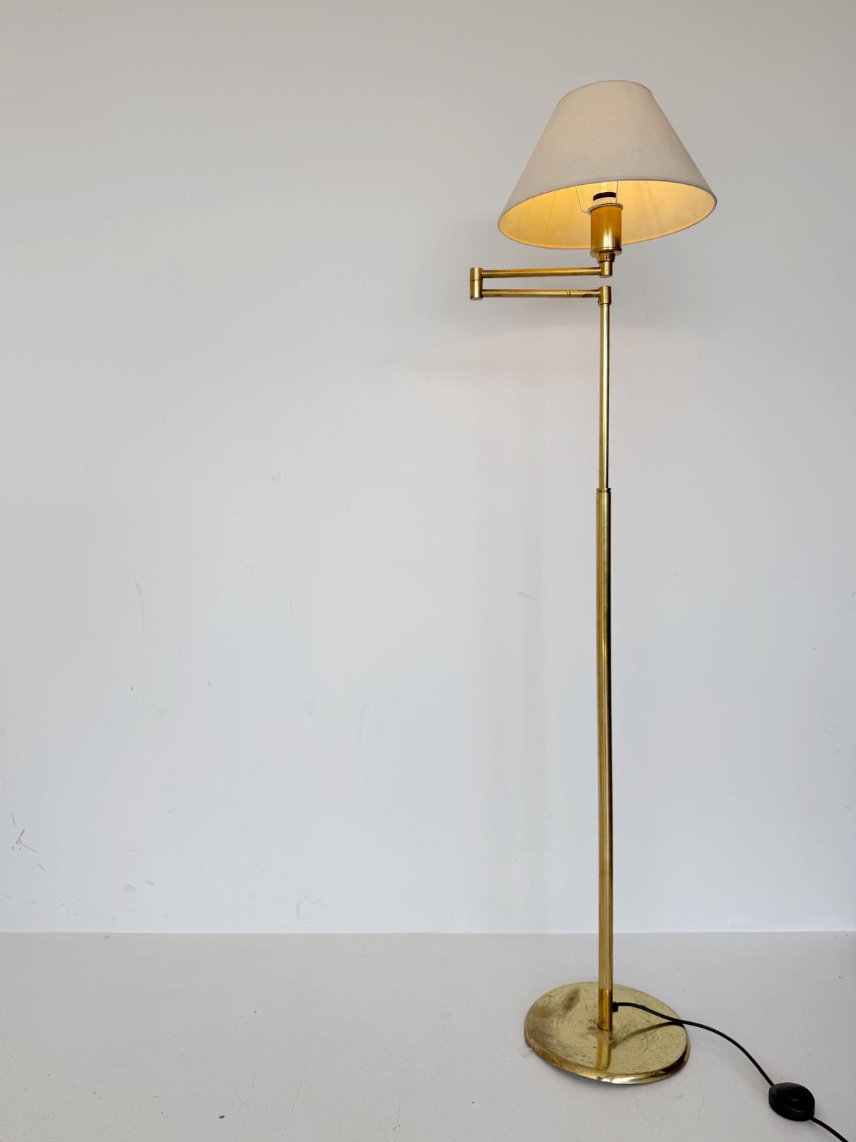 Lampada da terra in ottone telescopica con braccio regolabile