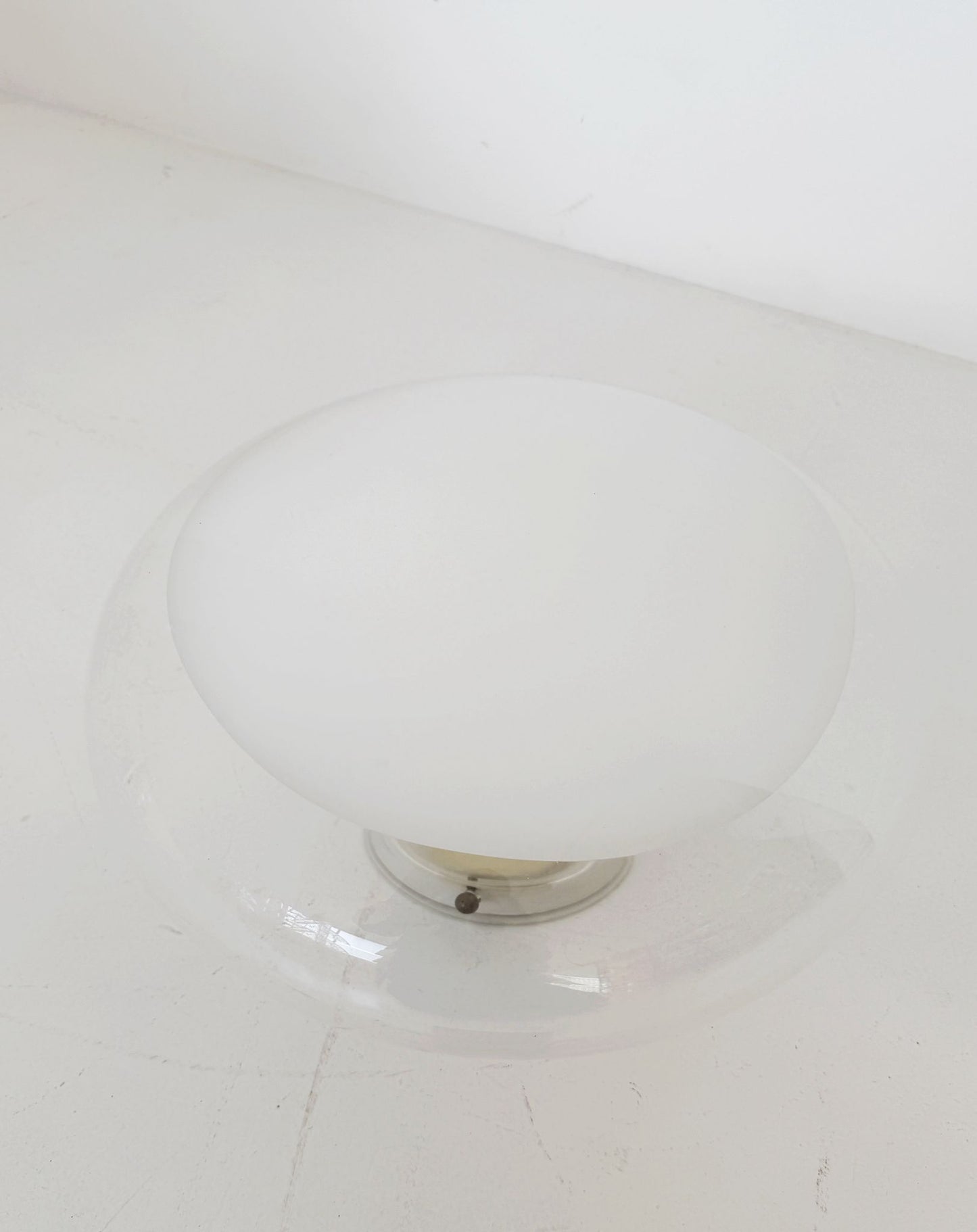 Blown glass and white lacquered metal wall light, 1970s