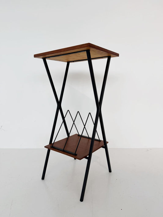 Tavolino portariviste vintage in legno e metallo nero