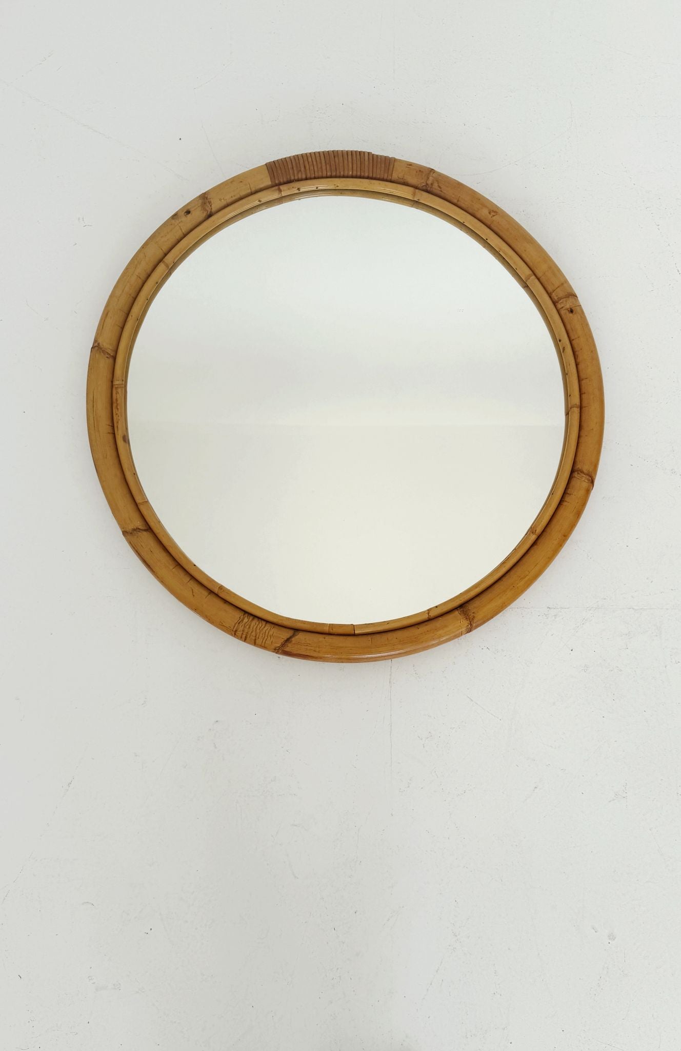 Specchio rotondo con cornice in bambù