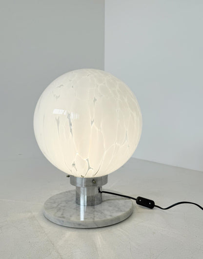 Lampada da tavolo con base in marmo