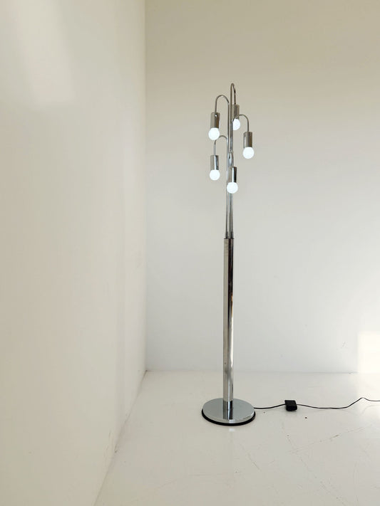 Vintage floor lamp in chromed metal, with a sculptural and luminous design.