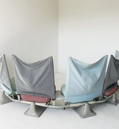 Versione modulare della poltrona AEO di Paolo Deganello per Cassina, con disposizione semicircolare