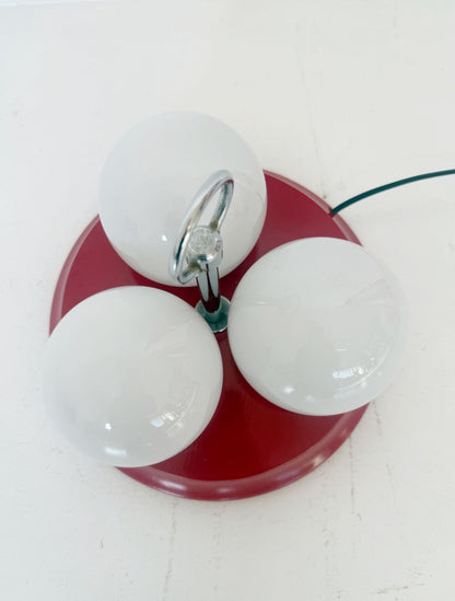 Lampada da tavolo vintage a tre sfere in vetro opalino