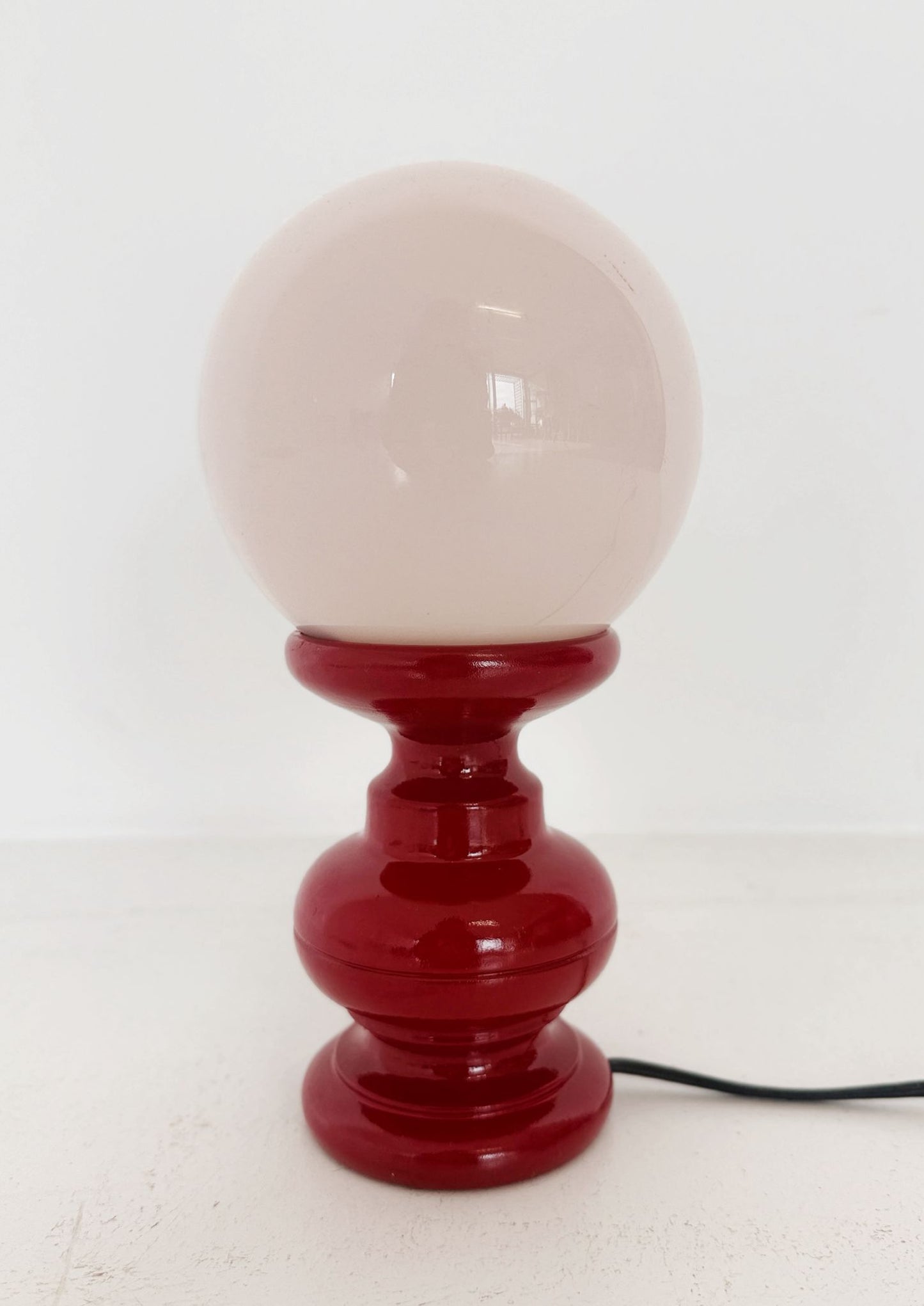 Red wooden table lamp with pink sphere