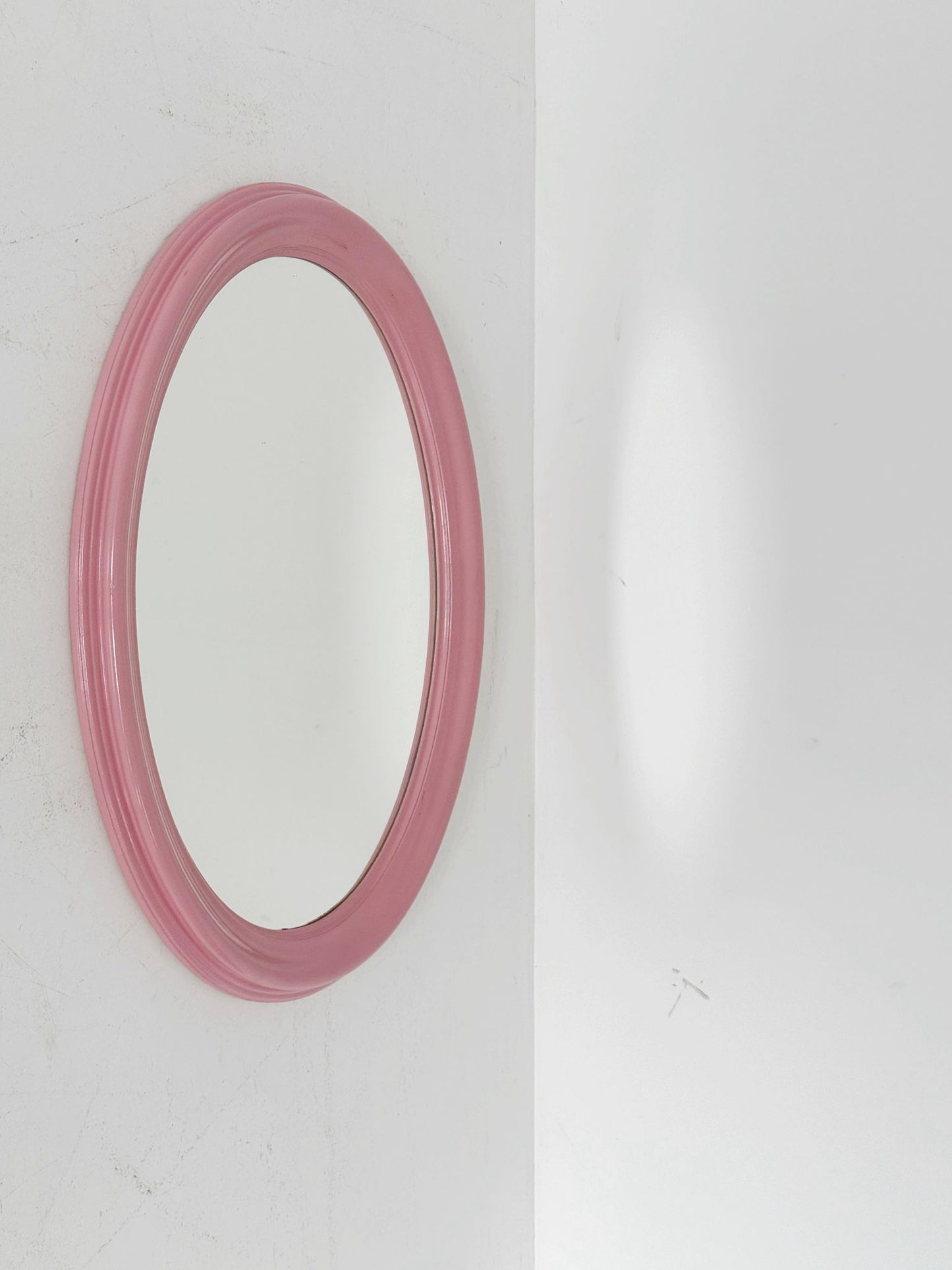 Oval mirror with a powder pink lacquered wooden frame
