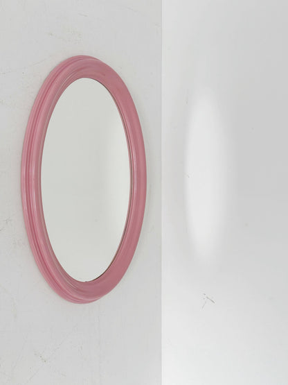 Oval mirror with a powder pink lacquered wooden frame