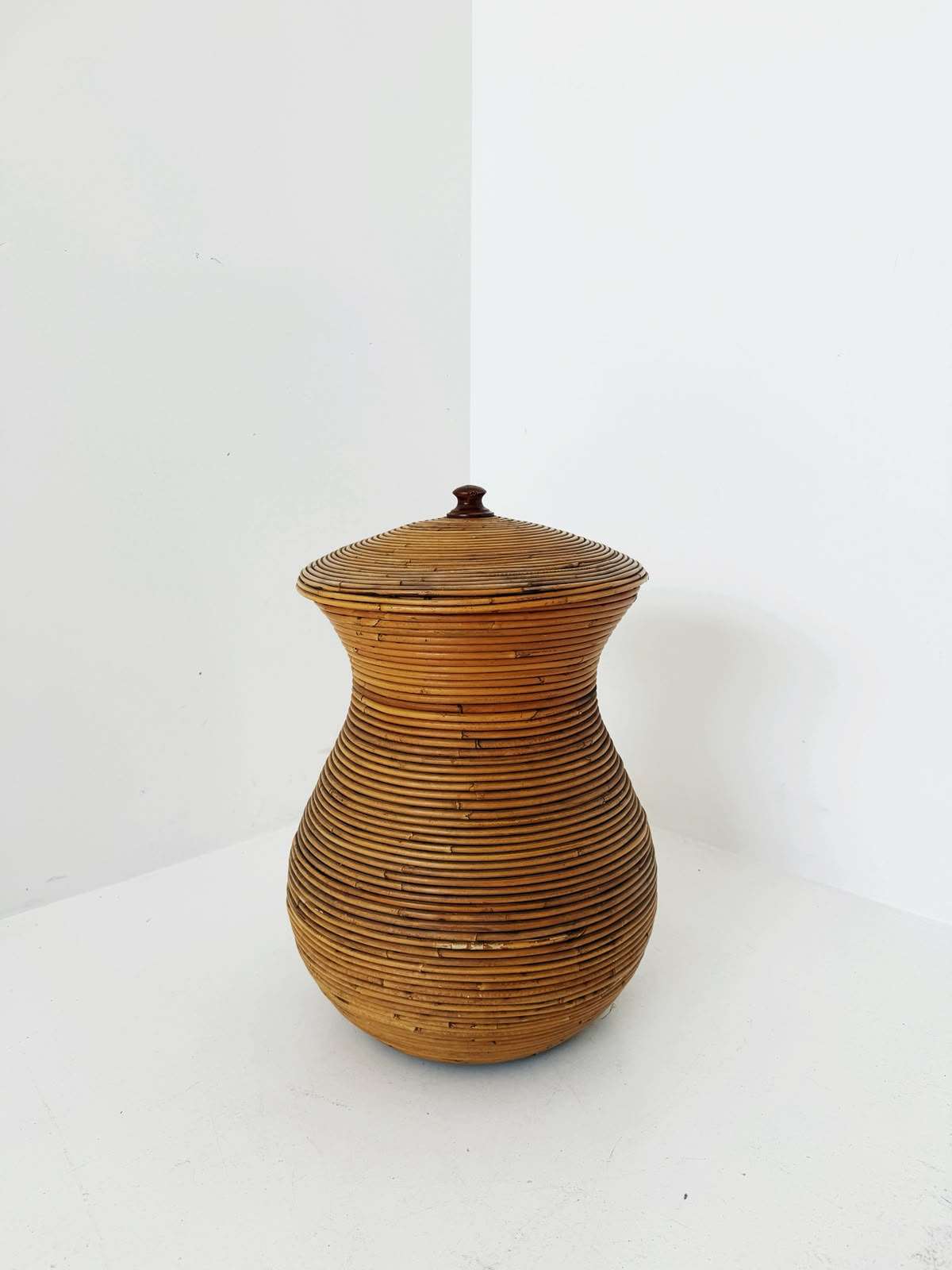 Rattan container with lid, second half of the 20th century.