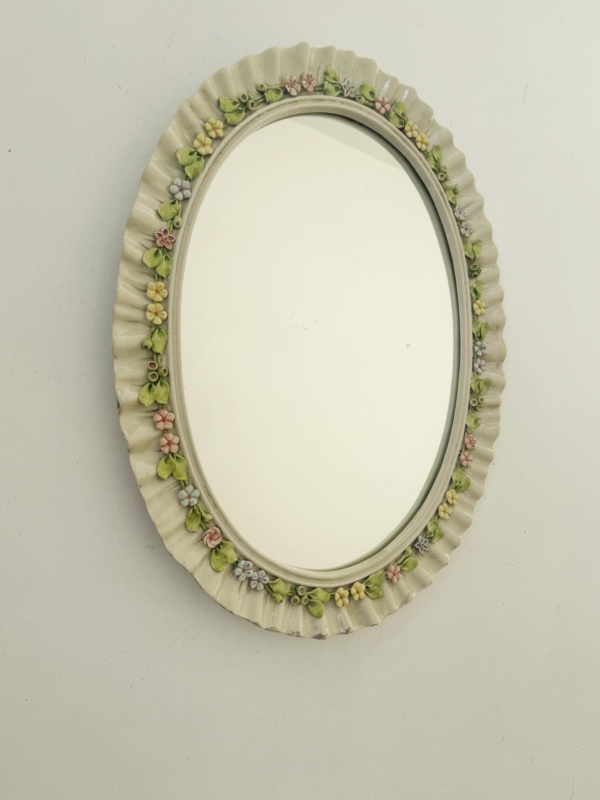Oval mirror in enamelled ceramic