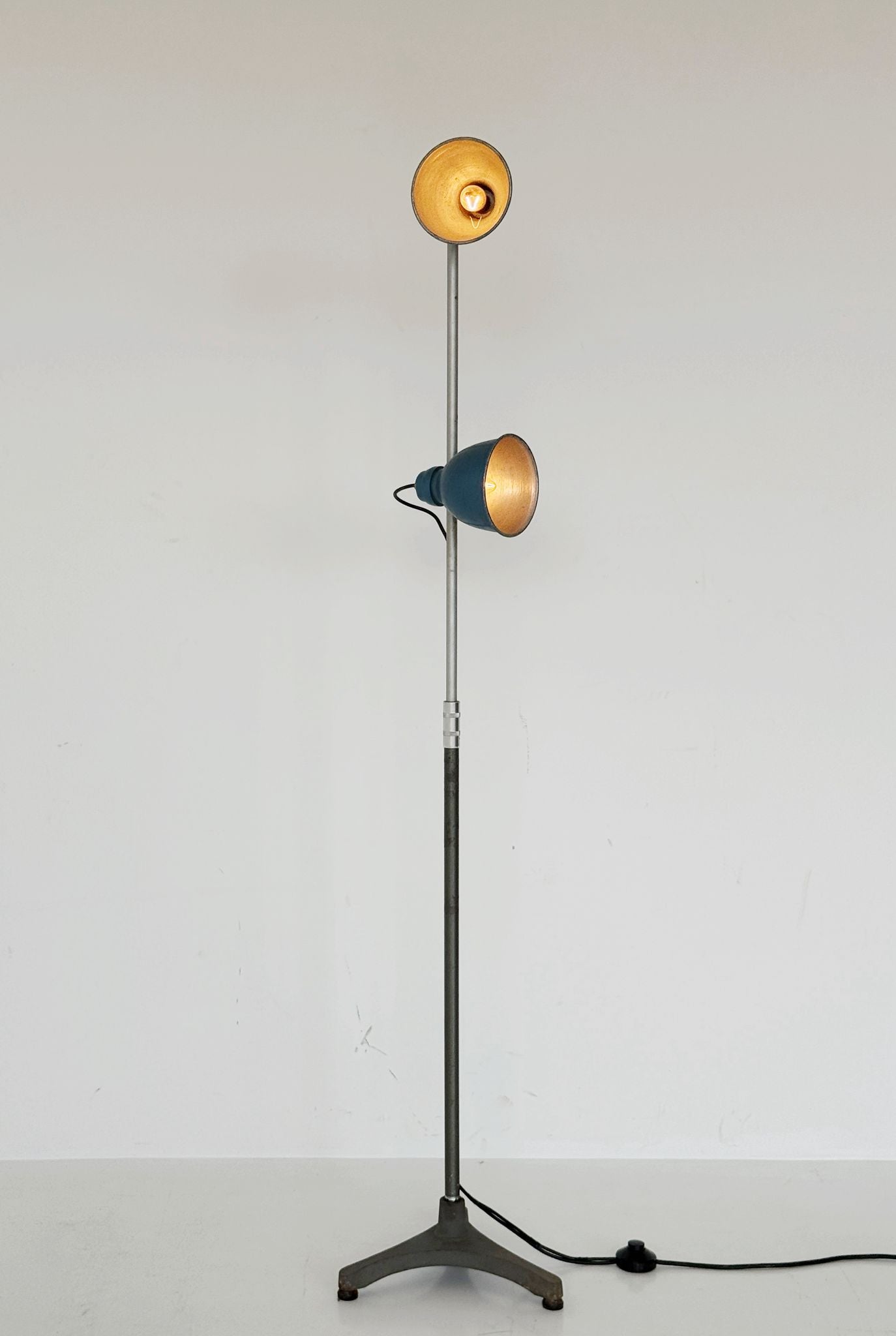 Lampada da terra anni '70 con doppio faretto orientabile