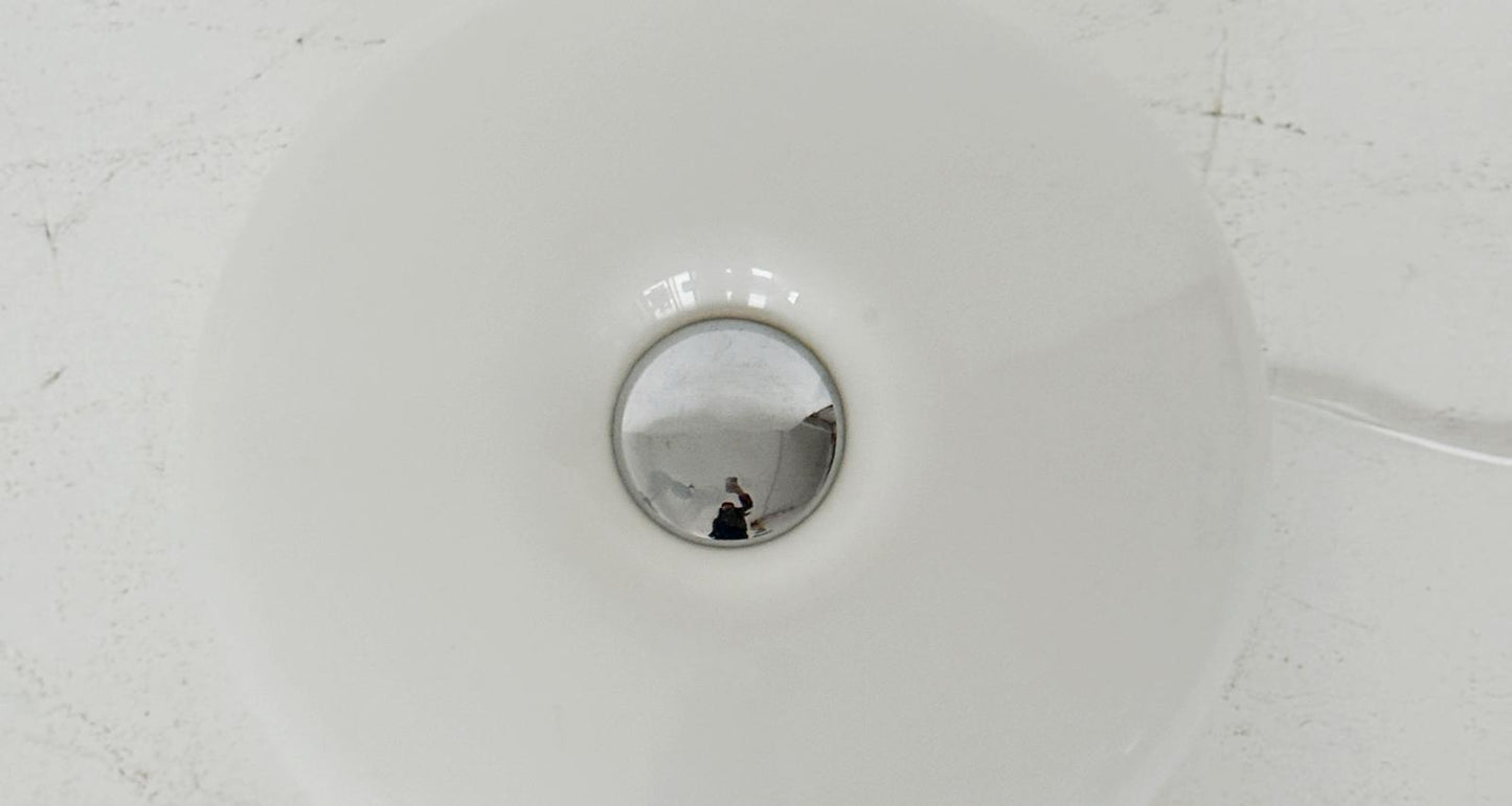 Lampada da tavolo dal design morbido e scultoreo