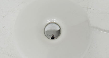 Lampada da tavolo dal design morbido e scultoreo