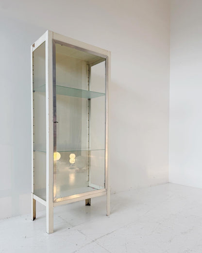 Nursing display cabinet in metal and glass