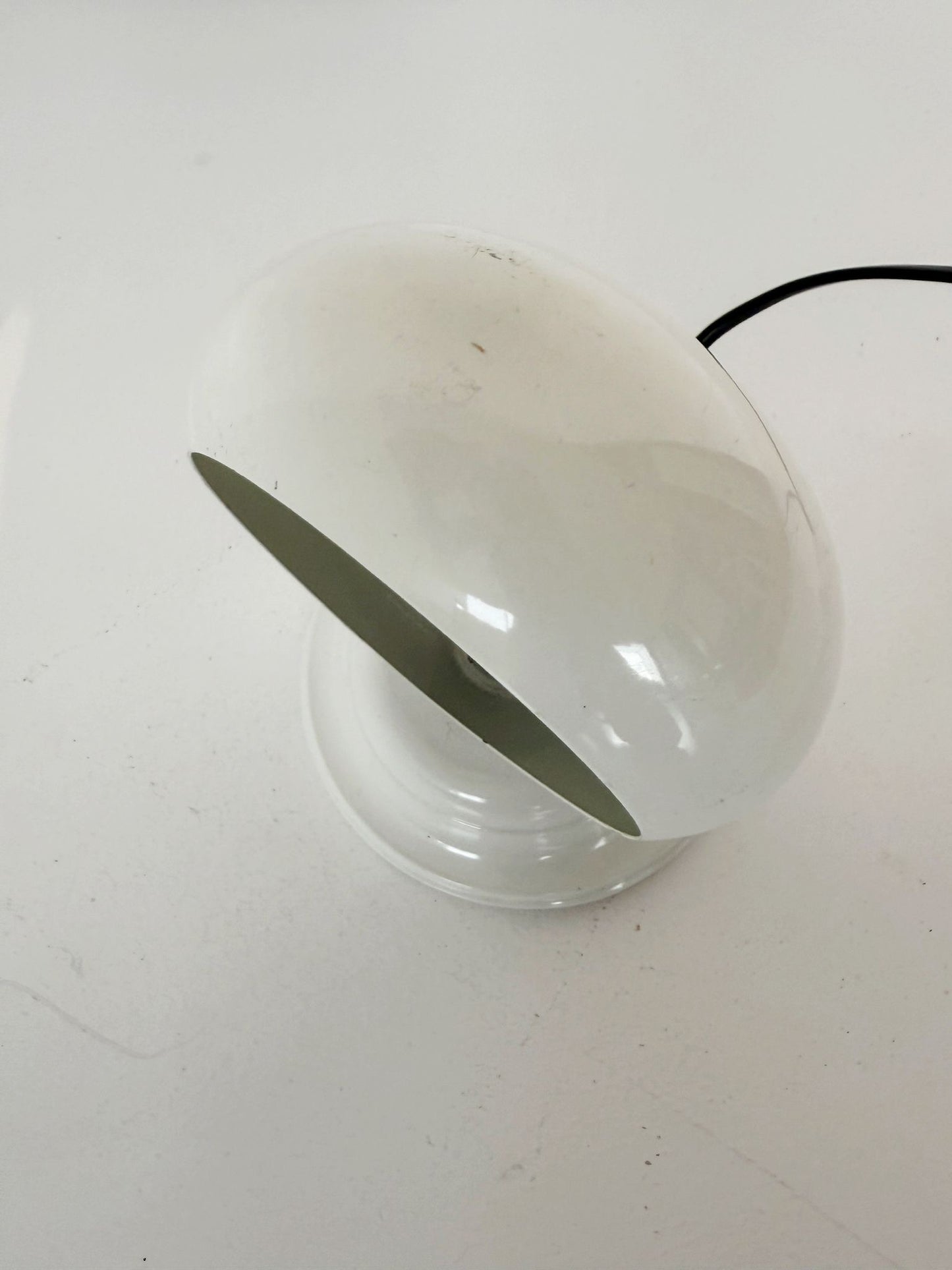 Piccola lampada da tavolo