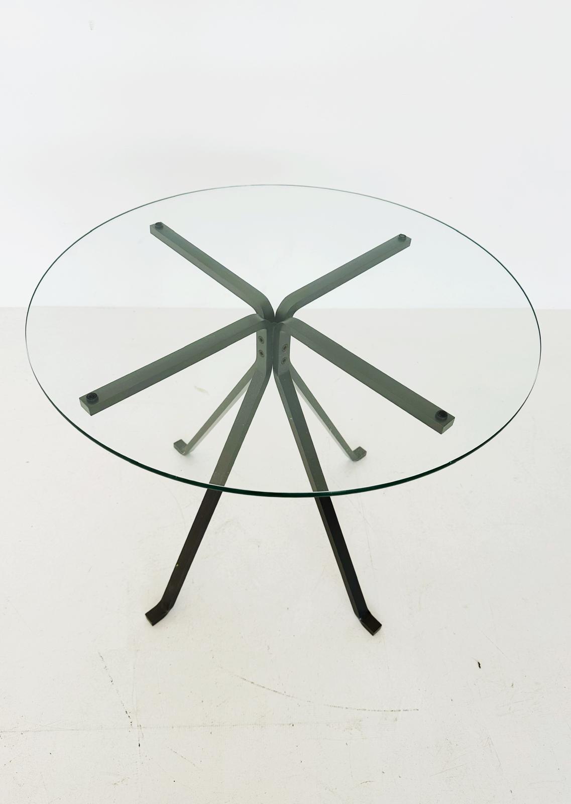 Tavolino modello Cuginetto, disegnato da Enzo Mari per Driade