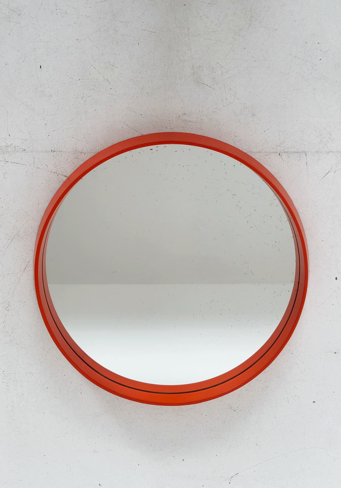 Round wooden mirror