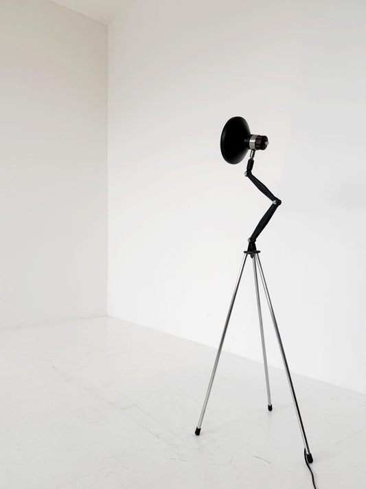 Lampada da terra a treppiede – Stile industriale/modernista