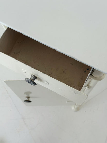 Scrivania in metallo anni '30 con ripiano in vetro bianco