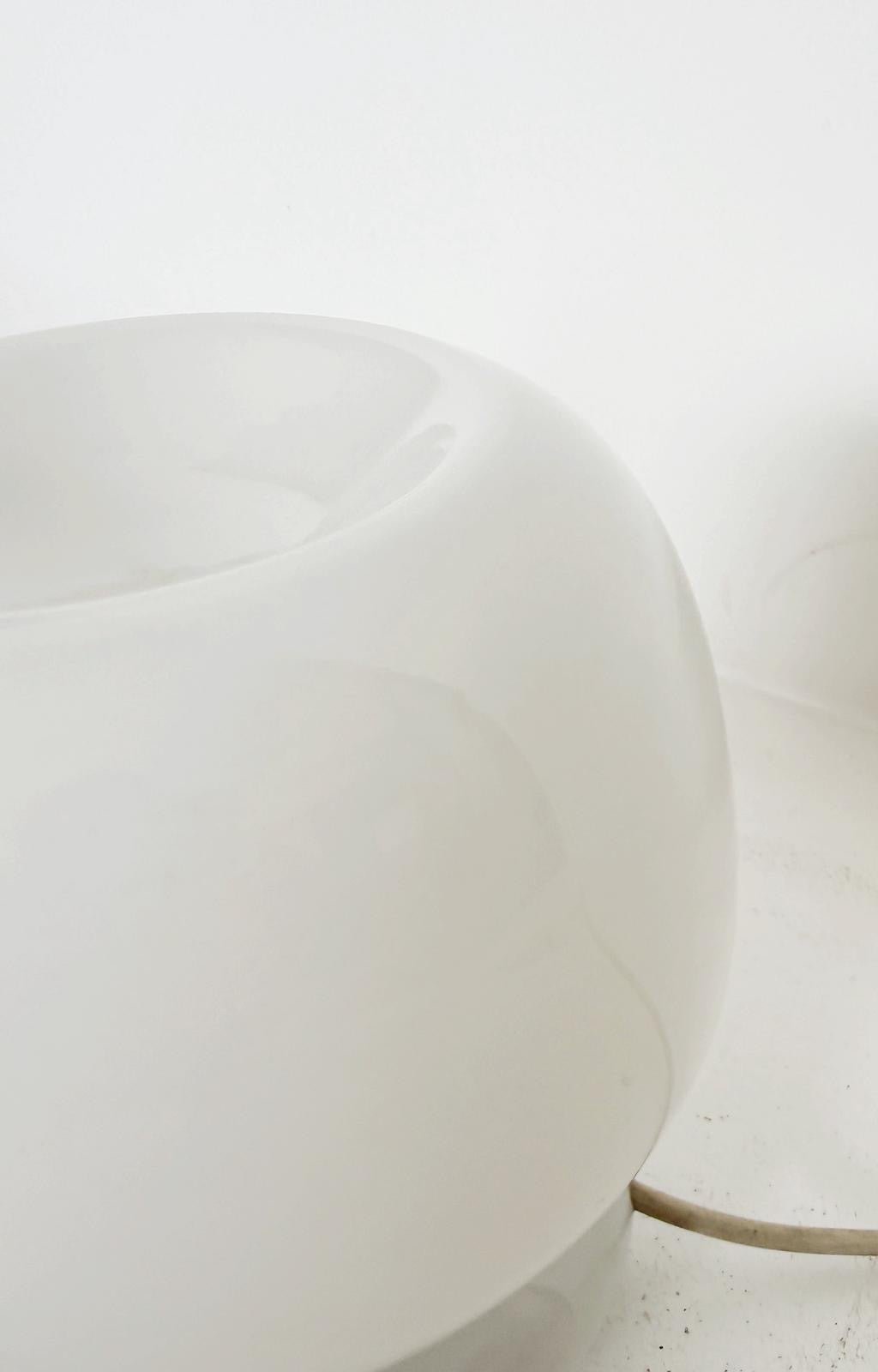 Lampada da tavolo in vetro opalino dimmerabile