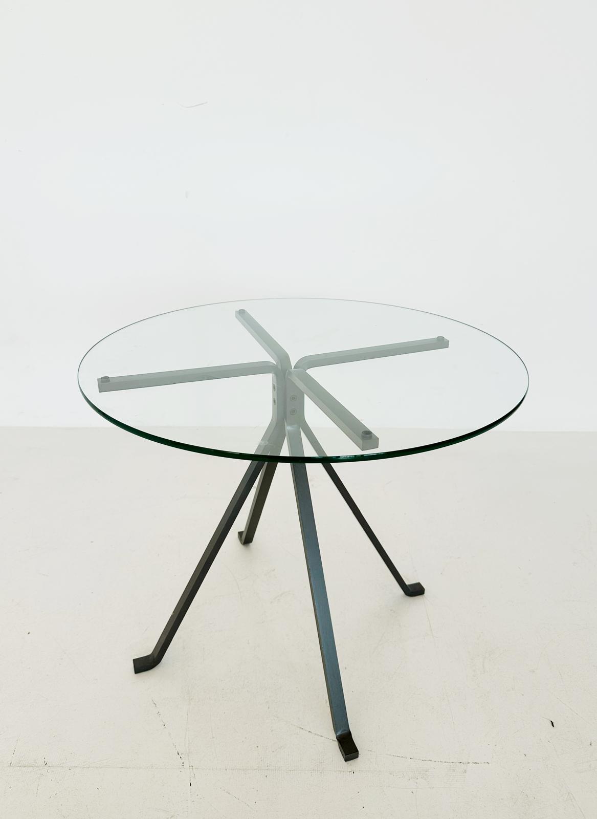 Tavolino modello Cuginetto, disegnato da Enzo Mari per Driade