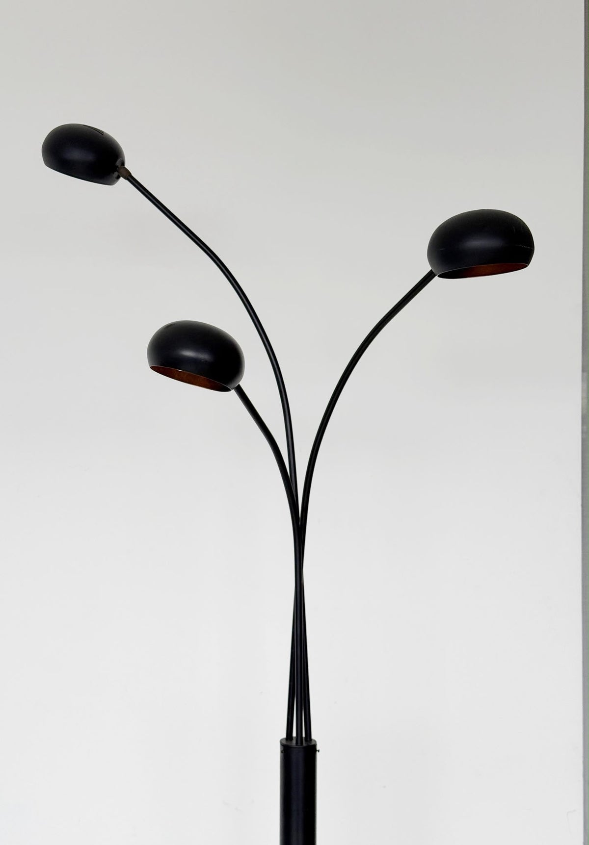 Lampada da terra a tre luci con bracci arcuati in metallo nero – Anni ’80/’90