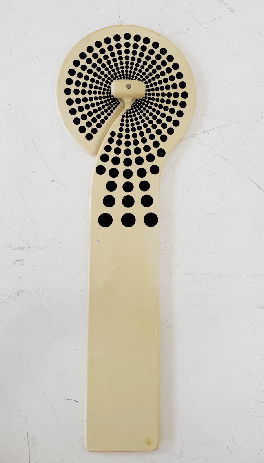 Appendiabiti vintage da parete in plastica stampata – design anni ’70
