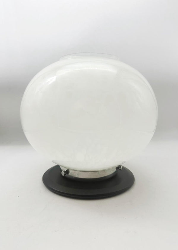 Snow effect table lamp