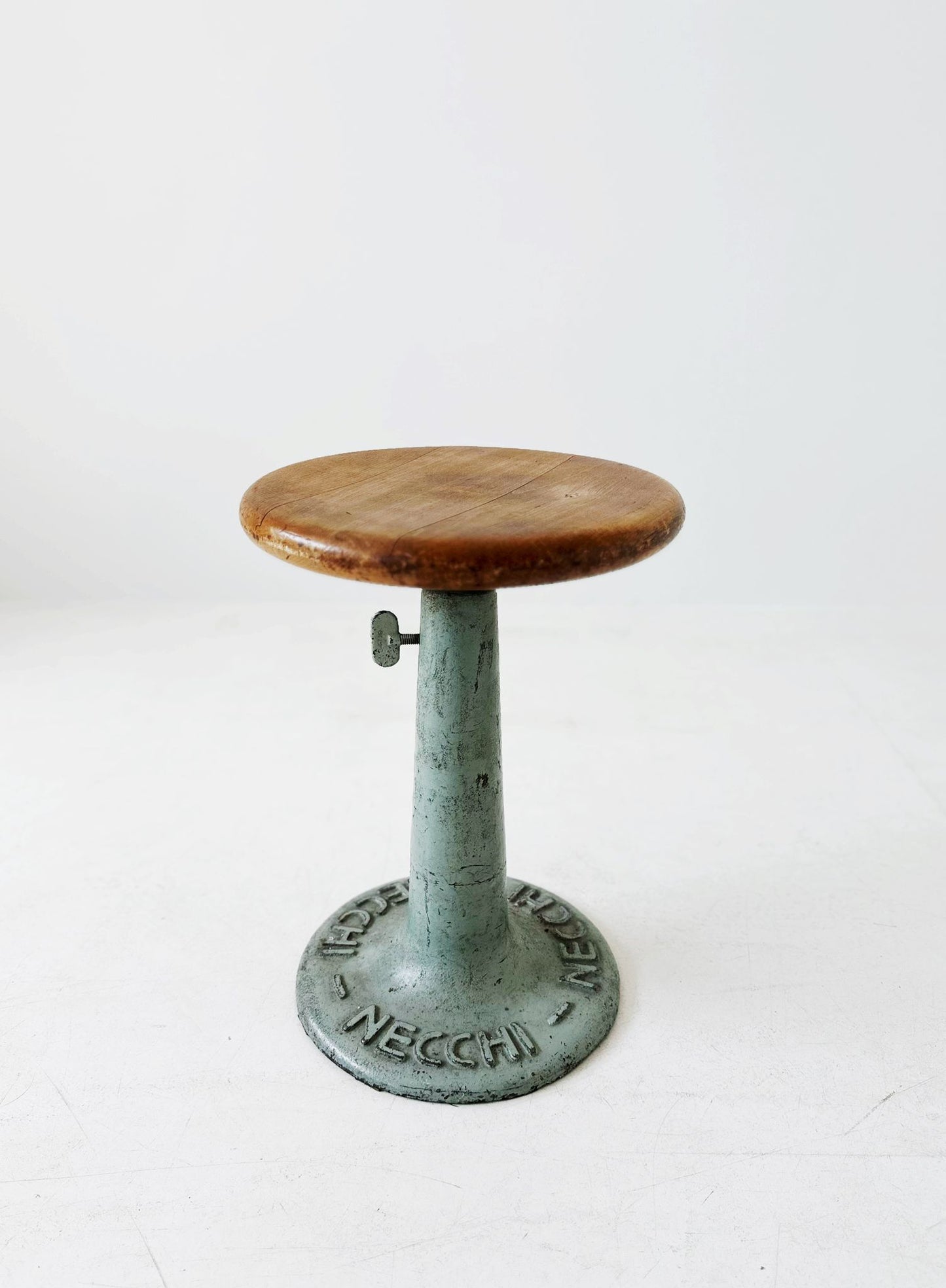 Straordinario esemplare originale di sgabello Necchi degli anni '20