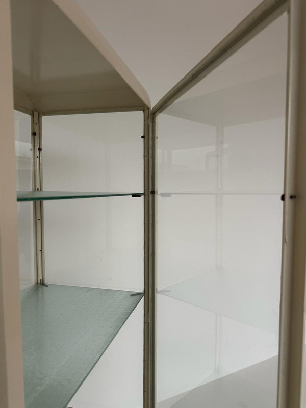 Medical display cabinet