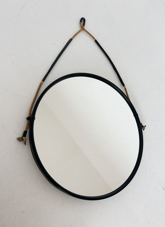 Round mirror