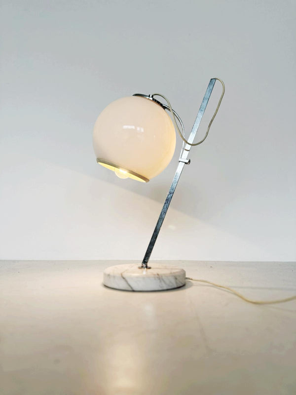 Table lamp with marble base