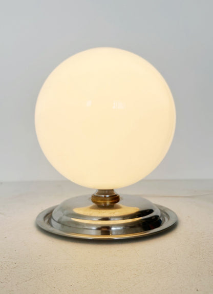 Table lamp with aluminum base