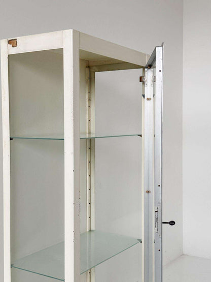 Nursing display cabinet in metal and glass